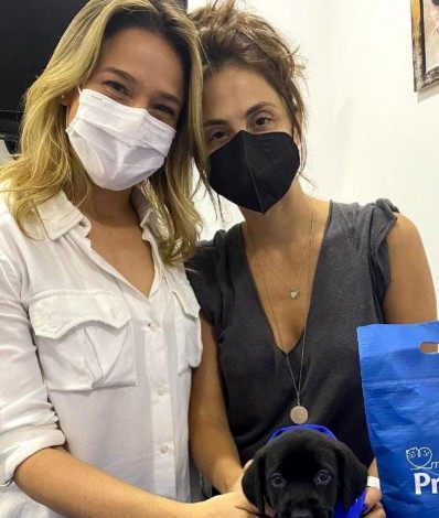 Fernanda Gentil e Priscila Montandon adotam cachorrinha em ONG
- Reprodução/Instagram
