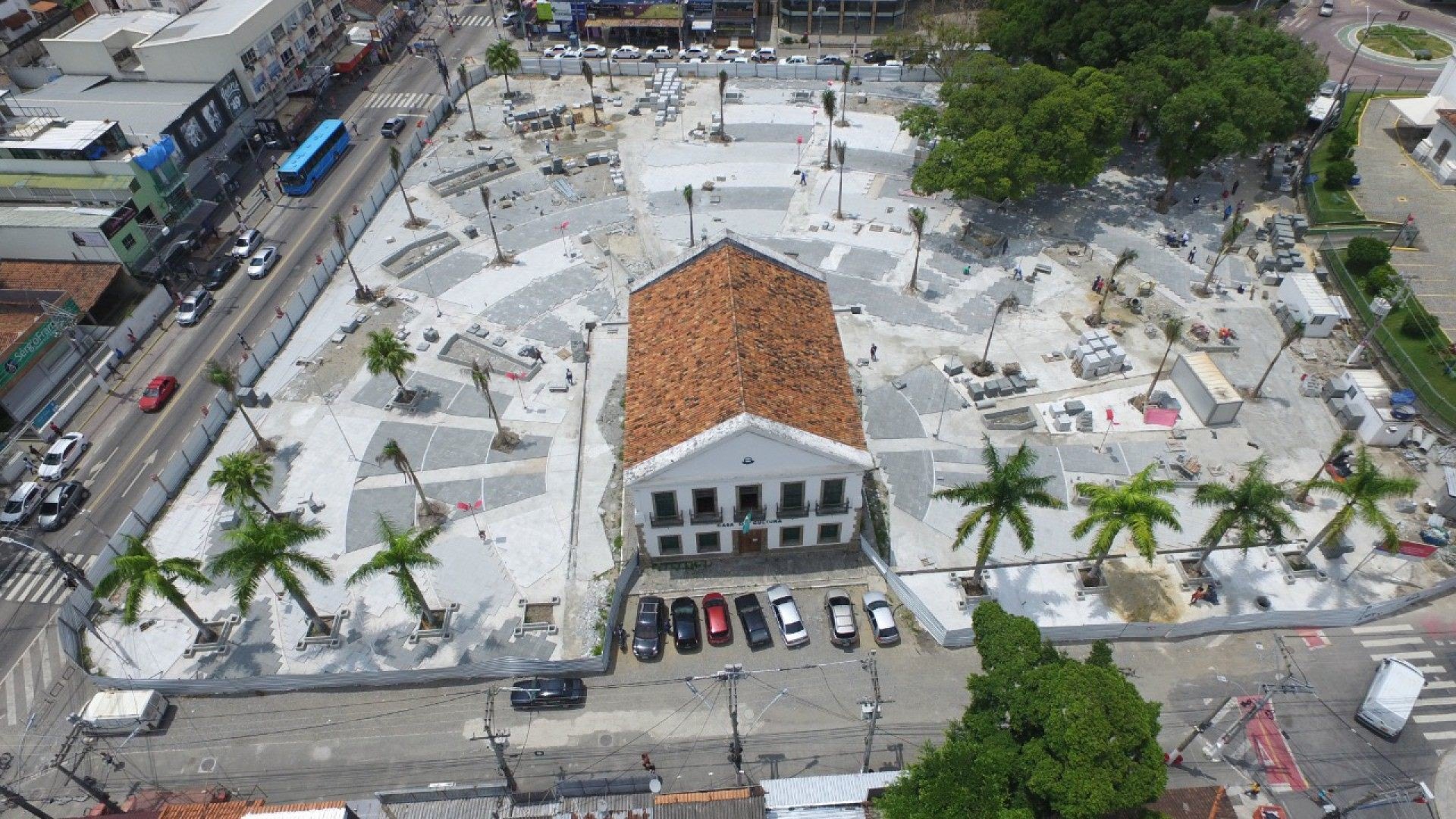 Obra na Pra&ccedil;a Orlando de Barros Pimentel na reta final