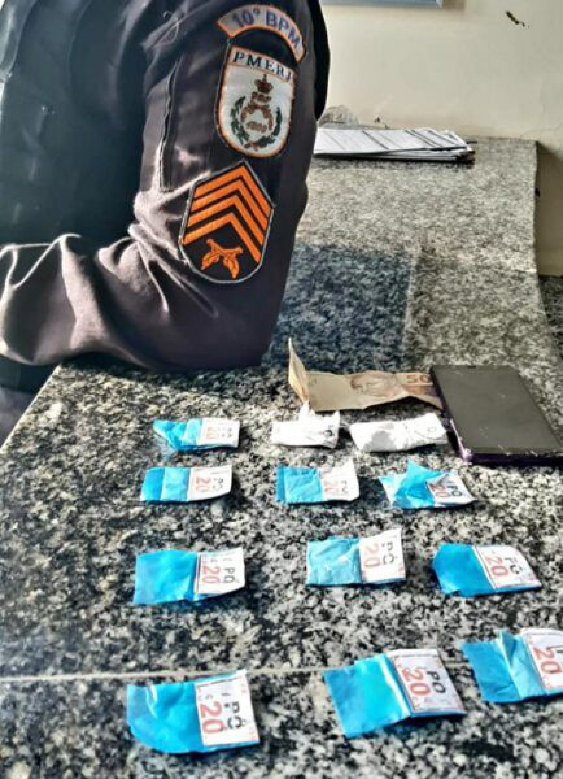 Pol&iacute;cia Militar prende jovem com coca&iacute;na em Vassouras