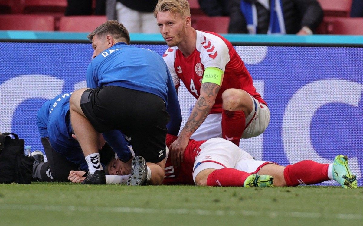 Jogo da Série B italiana é suspenso após jogador cair desacordado no gramado