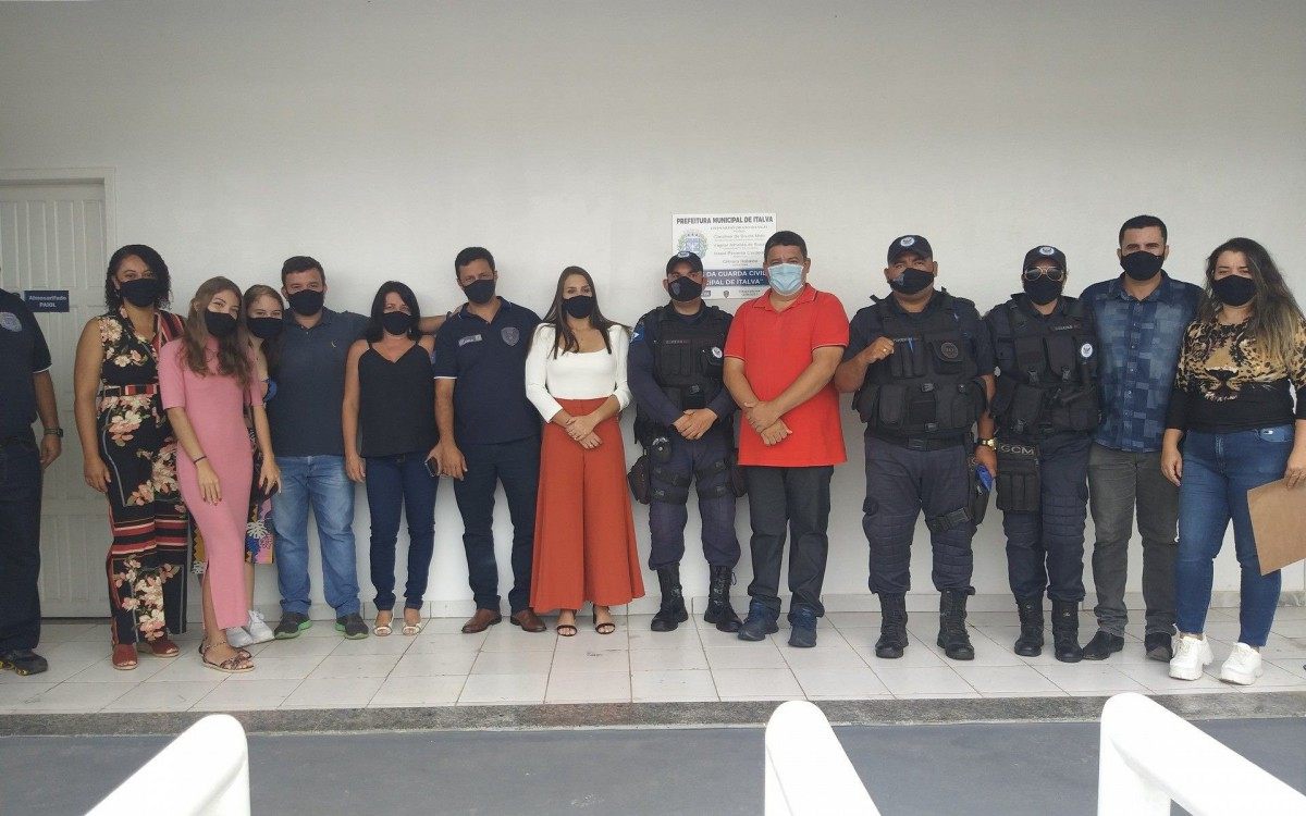 Homenagem recebida pelos familiares do GCM falecido, Alceir Ribeiro.
