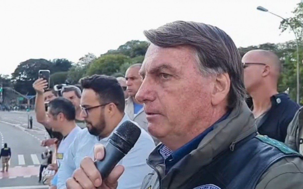 Bolsonaro critica Doria e medidas de restrição em manifestação
