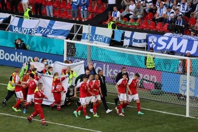 Com Eriksen estável, bola volta a rolar para Dinamarca e Finlândia