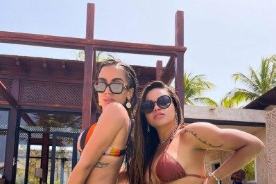 Funkeira carioca fica presa na imigração, mas é salva por Anitta: 'Não queriam me liberar'