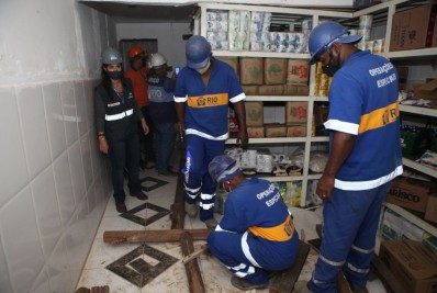 Secretaria dá continuidade à ação de demolição manual em Rio das Pedras