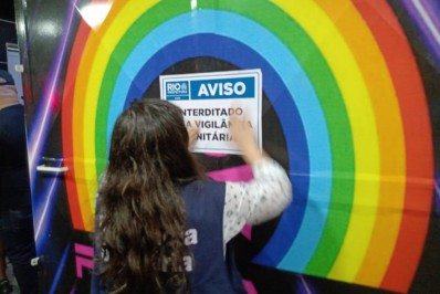 Fiscalização encerra evento irregular em boate com cerca de 150 pessoas 