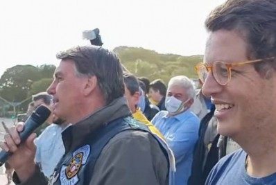 'Motociata' de Bolsonaro teve discurso em defesa de Salles, críticas as medidas restritivas e capacete proibido
