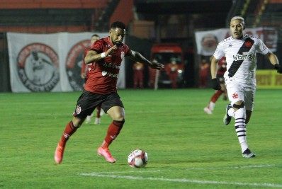 De virada, Vasco derrota o Brasil de Pelotas e vence a primeira na Série B