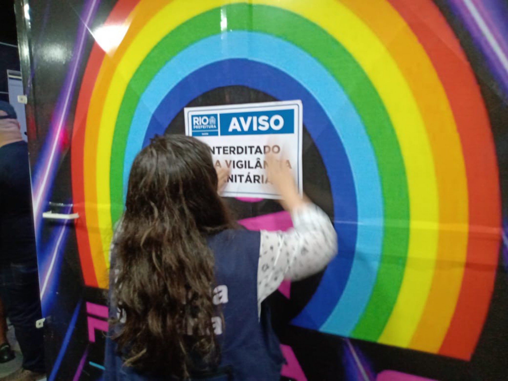 Fiscaliza&ccedil;&atilde;o encerra evento irregular em boate com cerca de 150 pessoas 