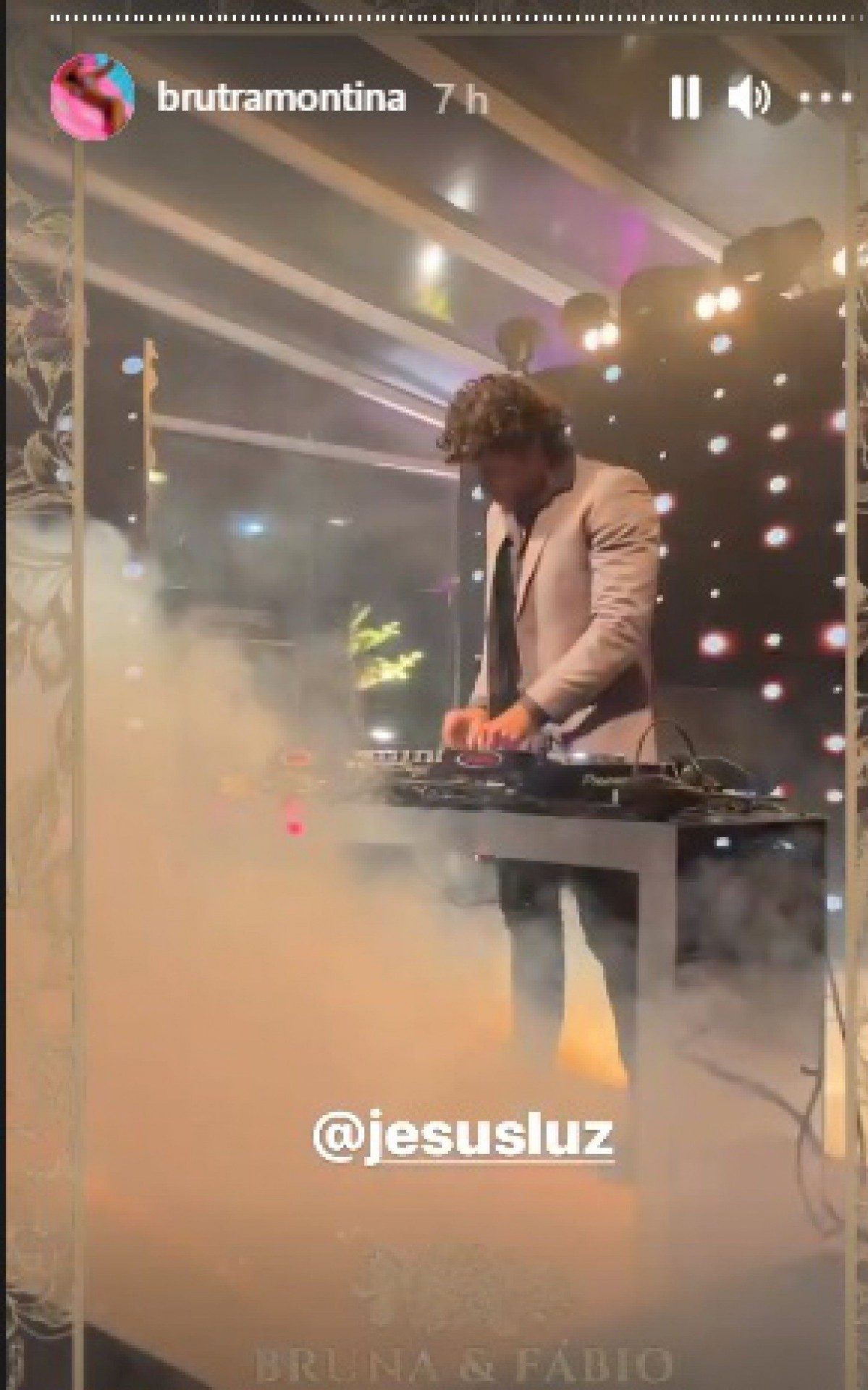 Jesus Luz no casamento de Bruna Tramontina