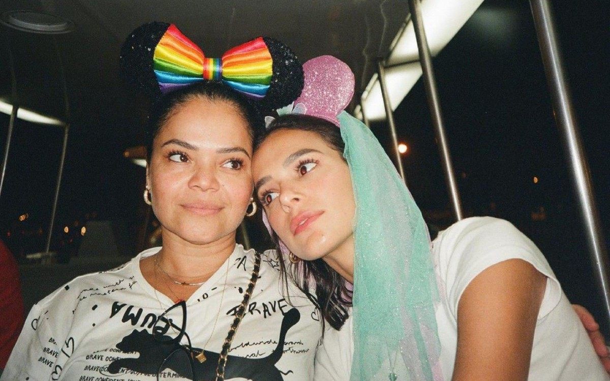 Neide Reis e Bruna Marquezine