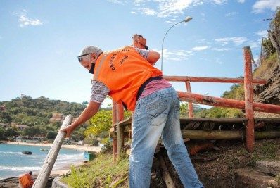 Defesa Civil de Búzios interdita deck na praia de João Fernandes