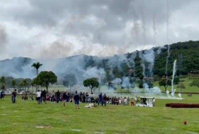 Ecko é homenageado com queima de fogos durante enterro na Zona Oeste do Rio 