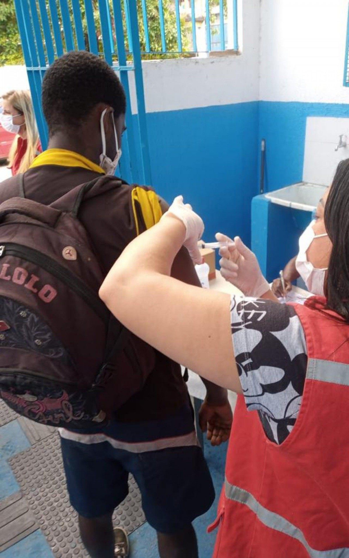 Duque de Caxias vacina pessoas em situa&ccedil;&atilde;o de rua