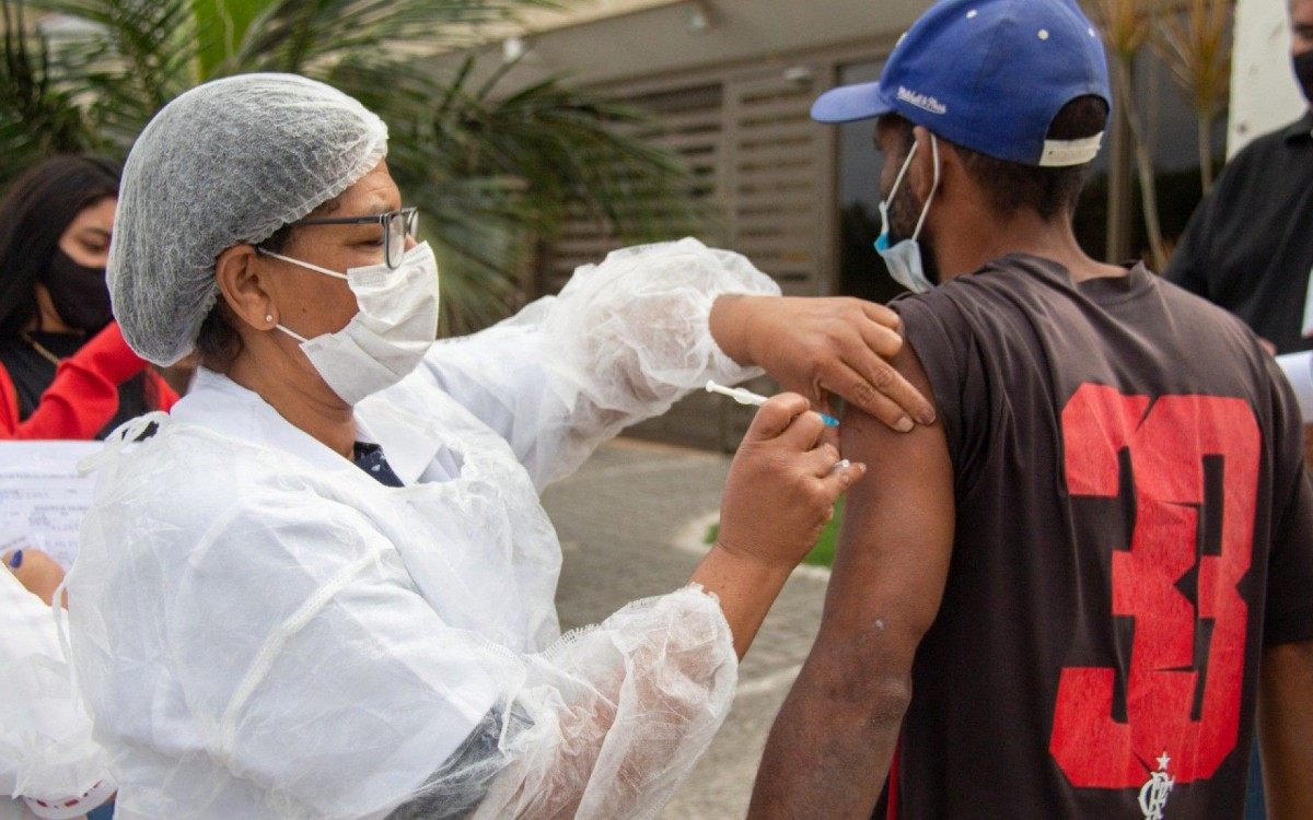 Imuniza&ccedil;&atilde;o aconteceu nesse s&aacute;bado (13), pelas ruas da cidade