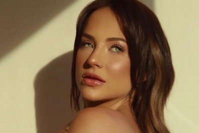 Fotos! Gabi Martins faz topless e sensualiza na web