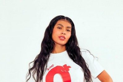 Pocah é criticada por fotos doando sangue e rebate