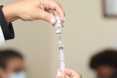 Duque de Caxias vacina contra Covid pessoas com 51 anos ou mais