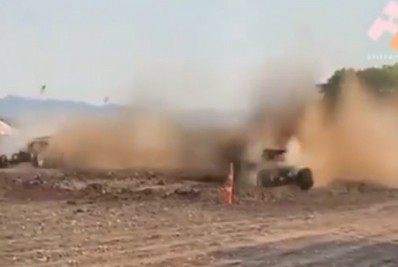 Vídeo: motorista perde controle do carro em rally e deixa 29 pessoas feridas