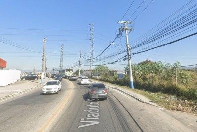 Em Meriti, buraco no viaduto da Dutra coloca em risco a vida de motoristas