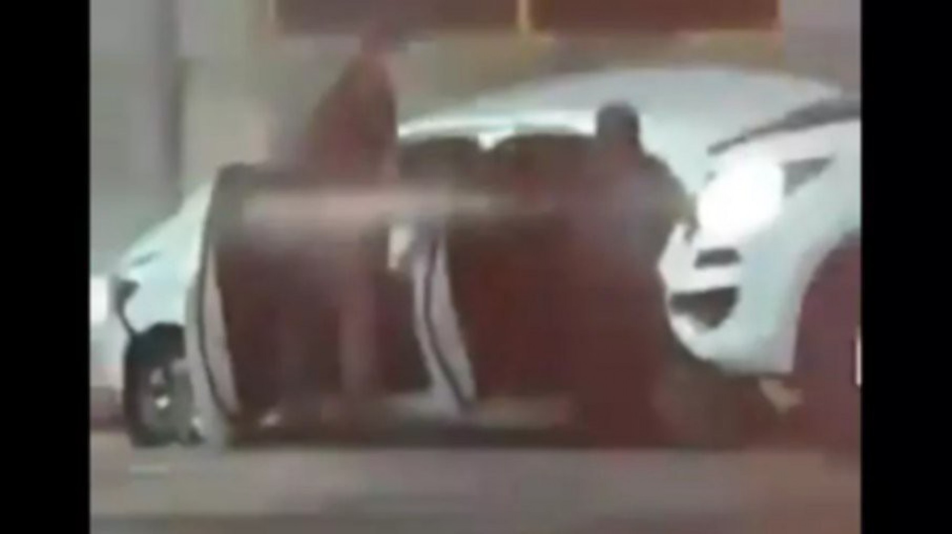 V&iacute;deo: Oficiais da PM matam dois homens a tiros ap&oacute;s suspeita de assalto