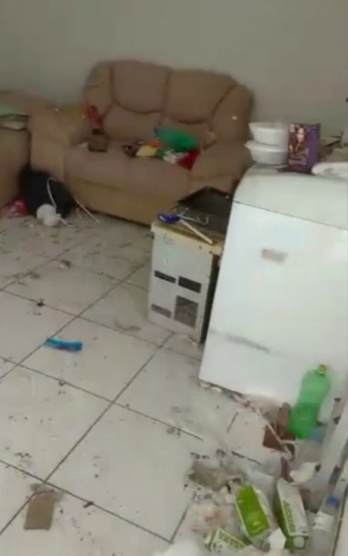 Agentes do Mag&eacute; Presente resgataram senhor de 71 anos que vivia em condi&ccedil;&otilde;es prec&aacute;rias e estava legalmente aos cuidados do enteado que recebia sua aposentadoria.

