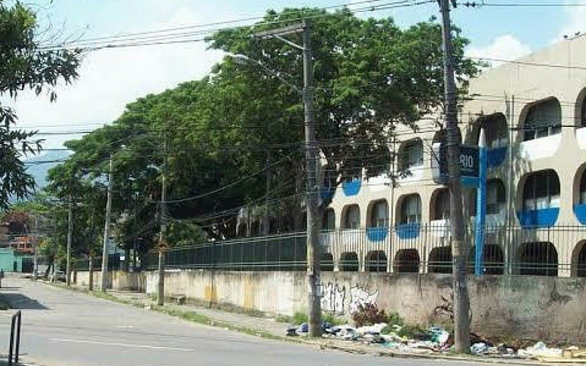  Ciep Poeta Cruz e Sousa, em Padre Miguel, na Zona Oeste do Rio, sofre com onda de furtos