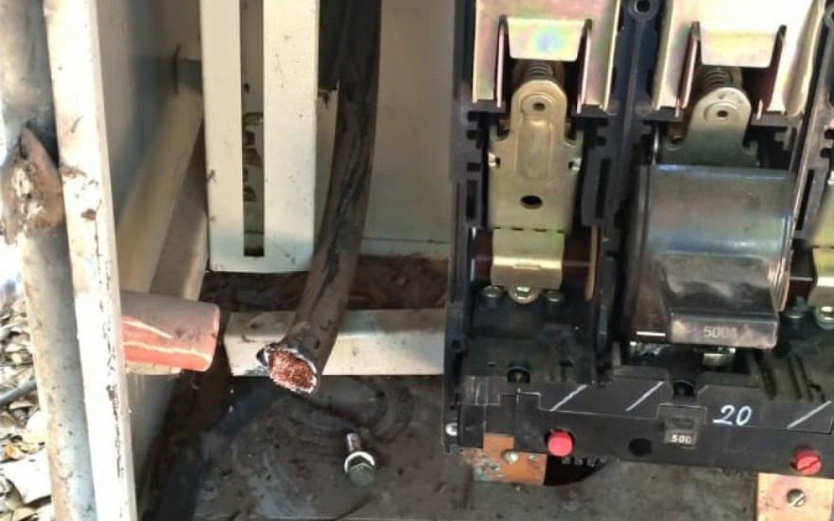 Cabos de energia el&eacute;trica do Ciep Poeta Cruz e Sousa foram furtados