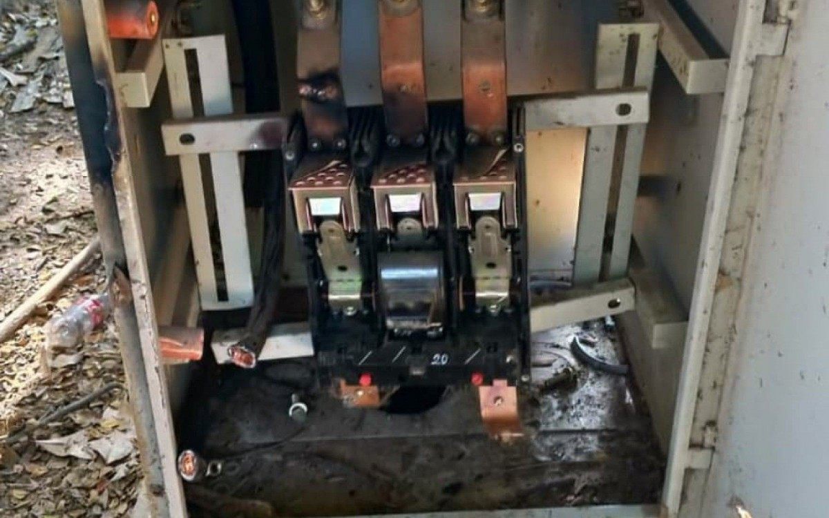 Cabos de energia el&eacute;trica do Ciep Poeta Cruz e Sousa foram furtados