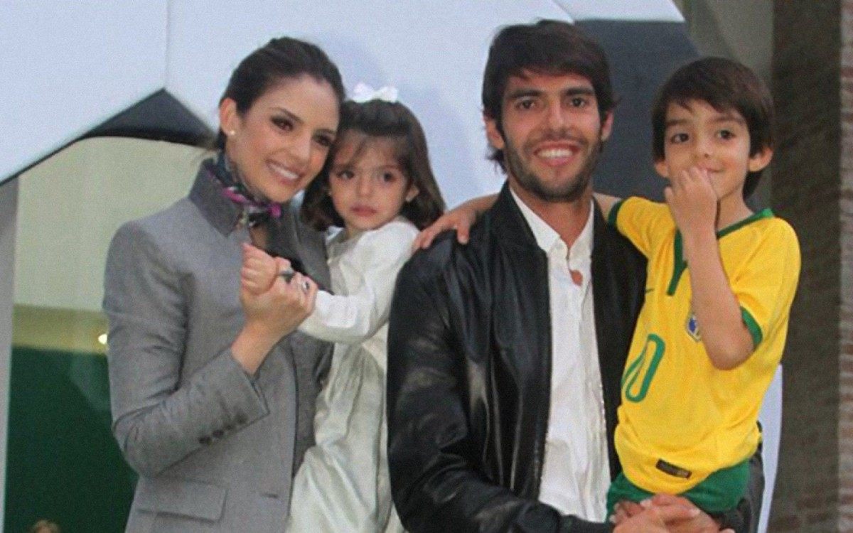 Kak&aacute;, Carol Celico e os filhos