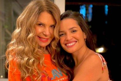 Após ensaio, Elba Ramalho rasga elogios a Juliette: 'Deixa rastro de carinho onde passa'