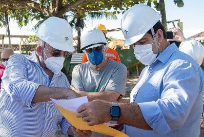 Prefeito acompanha início de processo de sondagem no subsolo marinho do Porto de Macaé