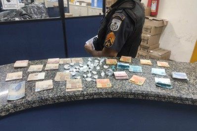 Dono de bar é preso por tráfico de drogas durante ação do 29º BPM