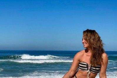 Paolla Oliveira encanta ao web com fotos na praia