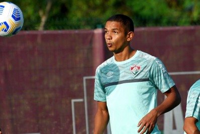 David Braz celebra estreia como titular do Flu: 'Estava louco por essa chance'