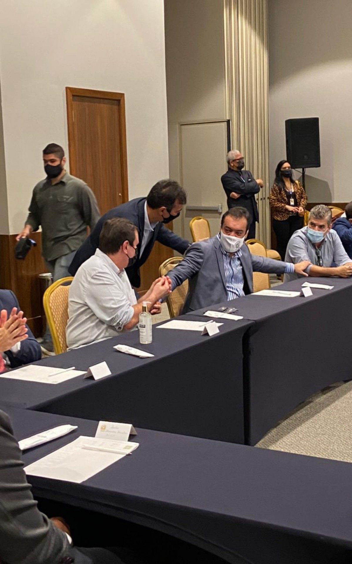 Washington Reis participou de reuni&atilde;o sobre concess&atilde;o da Cedae