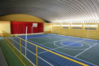 Araruama entrega Ginásio Poliesportivo reversível pra Teatro em Praia Seca