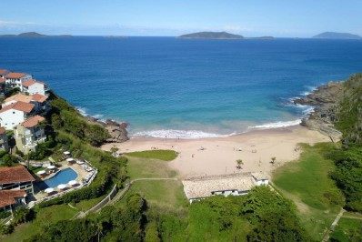 Búzios comemora Dia Internacional da Yoga com atividades na Praia de Caravelas 