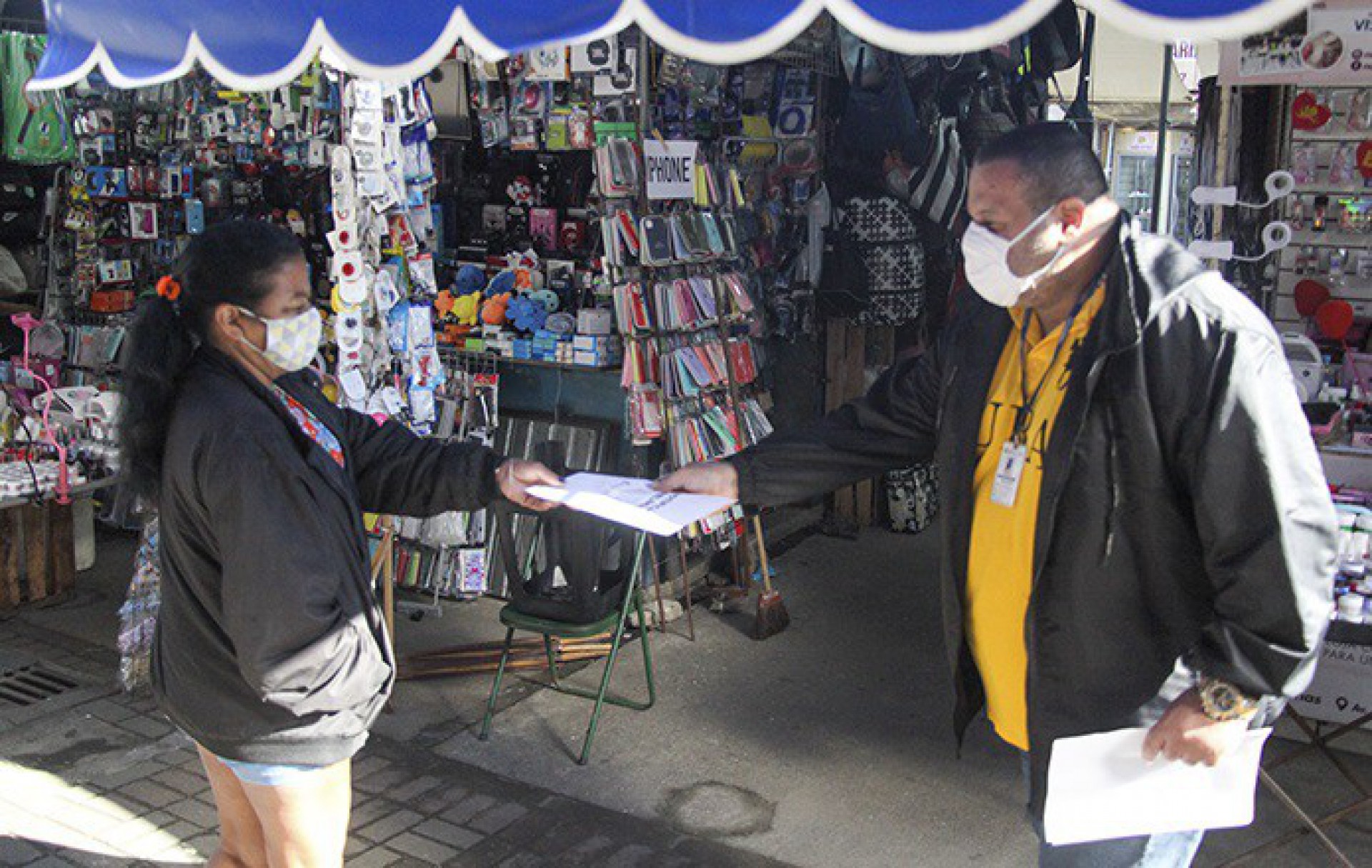 Fiscaliza&ccedil;&atilde;o a lojistas e ambulantes de SG busca ordenamento e limpeza