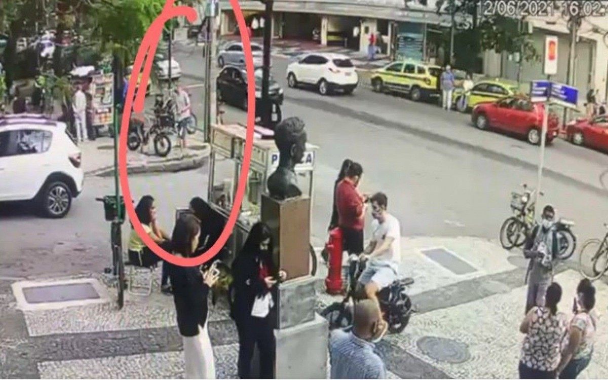 Homem branco levou a bicicleta de casal no Leblon - Divulgação