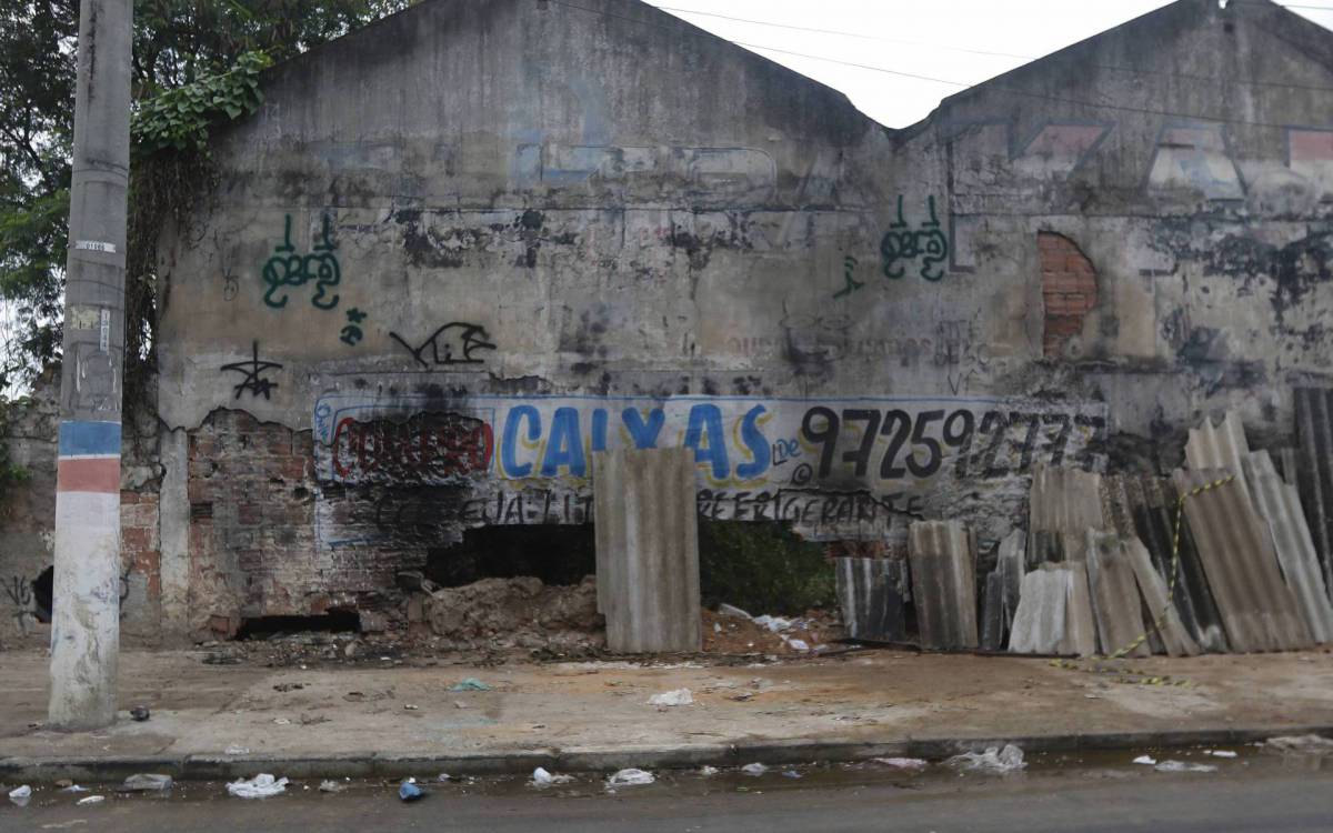 Policia - Policiais Militares executados na Estrada D, na Posse, em Nova Igua&ccedil;u, Baixada Fluminense. Na foto, local onde policiais foram baleados. - Reginaldo Pimenta / Agencia O Dia