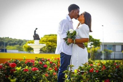 Casal escolhe a Bica da Mulata para fotos do álbum de casamento em Belford Roxo