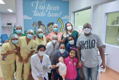 Menina esfaqueada pelo padrasto em São Gonçalo recebe alta médica