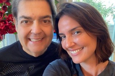 Esposa de Faustão elogia Tiago Leifert após falas do apresentador: 'Merecedor'