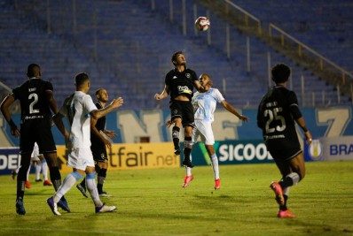 Kanu lamenta empate no fim do jogo contra o Londrina e cobra atenção nos detalhes