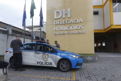 Vídeo: imagens mostram movimentação de suspeito de executar PMs em viatura 