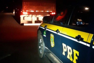 PRF recupera veículo roubado em São João de Meriti