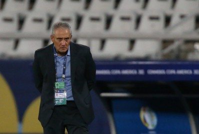 De olho na final da Copa América, Tite e comissão técnica vistoriam gramado do Maracanã