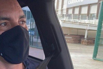 Ídolos do Vasco, Carlos Germano e Edmundo são vacinados contra a Covid-19 