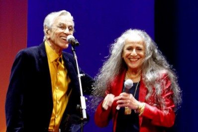 Caetano Veloso e Maria Bethânia negam turnê juntos, mas avisam: 'Essa conversa existe'